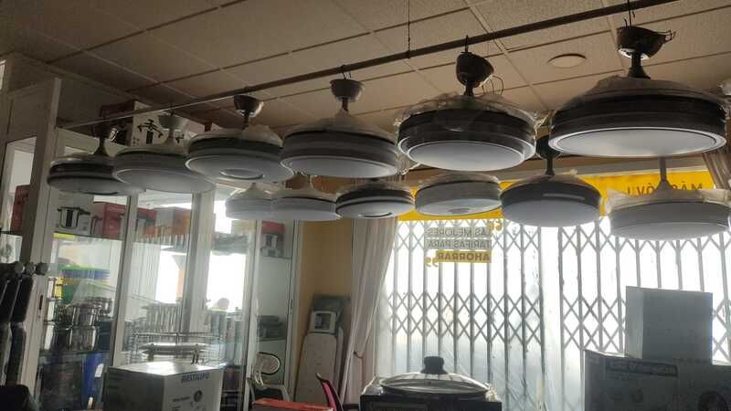 lámparas a la venta en una tienda